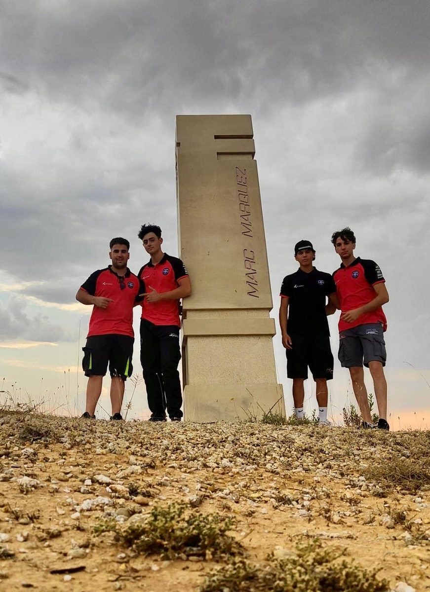 Marc Márquez monument, Behind the scenes