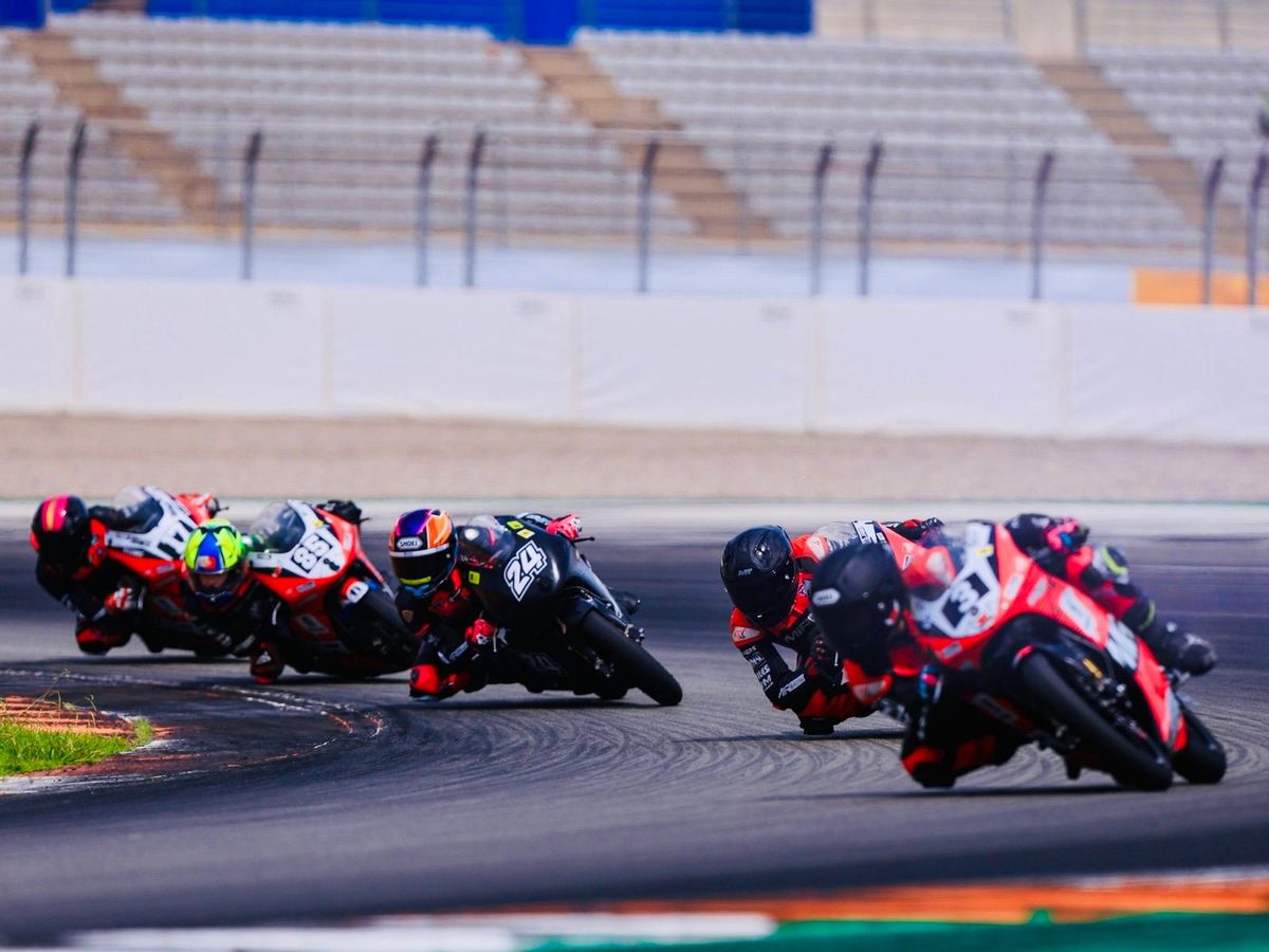 Pack racing, Racing