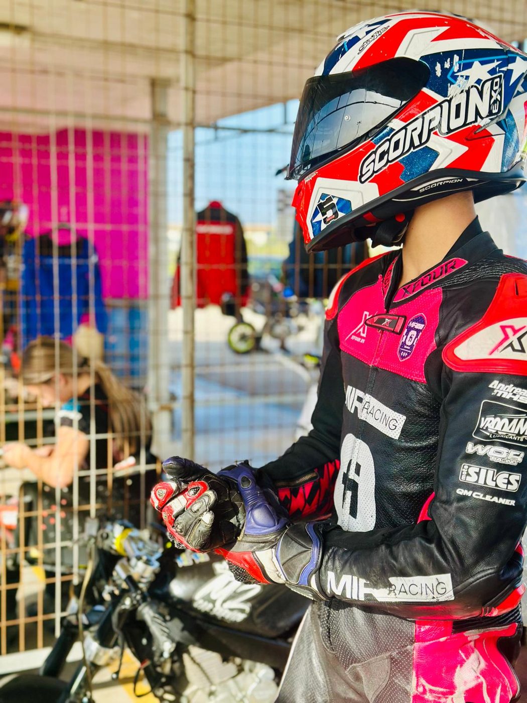 Gloves on, Training